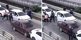 Cezaevi önünde 2 kişiyi yaralayıp otomobil gasbeden şüphelilerin yakalanma anı kamerada