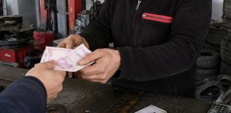Rekabet Kurumu'ndan lastik devlerine 3.6 milyar TL ceza Rekabet Kurumu'ndan lastik devlerine 3.6 milyar TL ceza