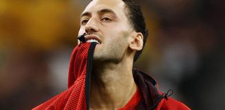 Hakan Çalhanoğlu'nun yenilginin ardından soyunma odasında söyledikleri ortaya çıktı Hakan Çalhanoğlu'nun yenilginin ardından soyunma odasında söyledikleri ortaya çıktı