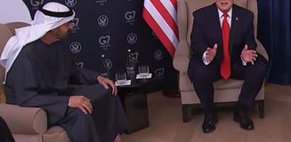 Trump, BAE Devlet Başkanı Al Nahyan ile kameralar önünde dalga geçti Trump, BAE Devlet Başkanı Al Nahyan ile kameralar önünde dalga geçti