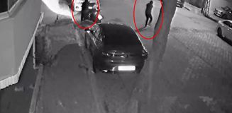 Esenyurt'ta iki grup arasında silahlı çatışma kamerada Esenyurt'ta iki grup arasında silahlı çatışma kamerada