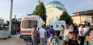 Cami inşaatında 2 işçi iskeleden düştü: 1 ölü, 1 yaralı Cami inşaatında 2 işçi iskeleden düştü: 1 ölü, 1 yaralı