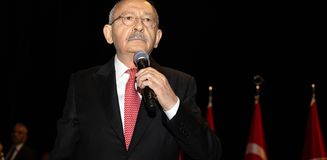 Cemil Tugay, CHP'den istifa etti Cemil Tugay, CHP'den istifa etti