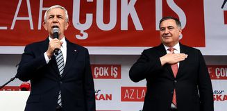 AK Parti'ye geçeceği iddia edilen Nallıhan Belediye Başkanı Ertunç Güngör'den net yanıt AK Parti'ye geçeceği iddia edilen Nallıhan Belediye Başkanı Ertunç Güngör'den net yanıt