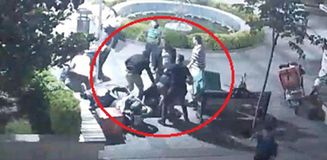 Bursa'da işverenler ile motokuryelerin kavgası kamerada: 10 gözaltı Bursa'da işverenler ile motokuryelerin kavgası kamerada: 10 gözaltı
