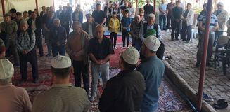 7'den 70'e tüm mahalleli yağmur duasına çıktı: Ancak bu kez dertleri yağması değil 7'den 70'e tüm mahalleli yağmur duasına çıktı: Ancak bu kez dertleri yağması değil