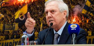 Dev transferde kriz! Aziz Yıldırım pazarlık masasını dağıttı Dev transferde kriz! Aziz Yıldırım pazarlık masasını dağıttı