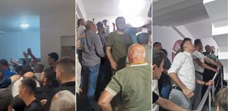 CHP İzmir'de gece yarısı arbedesi, yeni il başkanı Utku Gümrükçü binaya girdi, ortalık karıştı CHP İzmir'de gece yarısı arbedesi, yeni il başkanı Utku Gümrükçü binaya girdi, ortalık karıştı