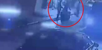 Havalimanına giden yolcuların araçlarla önü kesildi, 3 milyon lira değerinde ziynet eşyaları çalındı Havalimanına giden yolcuların araçlarla önü kesildi, 3 milyon lira değerinde ziynet eşyaları çalındı