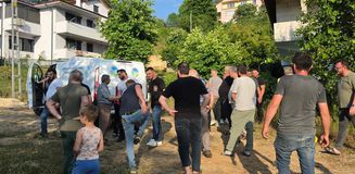 Ihlamur toplamak için çıktığı ağaçtan düşerek hayatını kaybetti