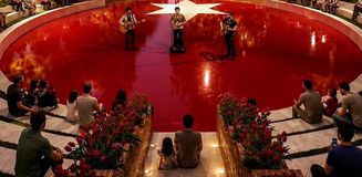 Akşehir Belediye Başkanı'ndan skandal hizmet! Yere Türk bayrağı çizdiler