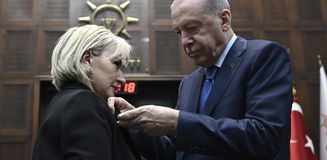 CHP'den istifa eden İstanbul Milletvekili Nimet Özdemir, AK Parti'ye katıldı