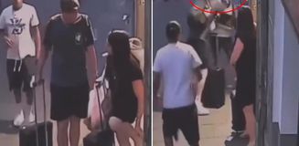 Turistik şehirde göçmen terörü! Turist çifti fena oyuna getirdiler