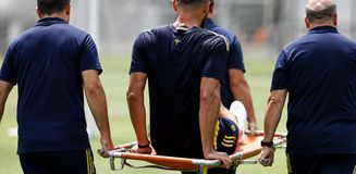 Fenerbahçe'de sakatlık: Vedat Muriqi idmandan sedyeyle ayrıldı