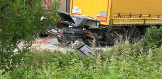 Samsun'da park halindeki tıra çarpan otomobilde 2 kişi hayatını kaybetti Samsun'da park halindeki tıra çarpan otomobilde 2 kişi hayatını kaybetti