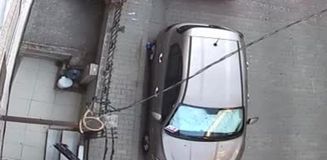 Küçükçekmece'de kasklı saldırgan pusu kurup kurşun yağdırdı: Ağır yaralanan şahıs hastaneye kaldırıldı Küçükçekmece'de kasklı saldırgan pusu kurup kurşun yağdırdı: Ağır yaralanan şahıs hastaneye kaldırıldı