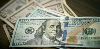 Tarihte bir ilk! Doların tahtı sallanıyor