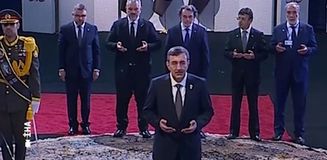 Cumhurbaşkanı Yardımcısı Yılmaz, Hamaney'in cenazesinin önünde dua okudu
