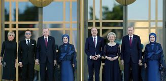NATO Zirvesi'ne katılan liderler ve first ladyler şıklıkta yarıştı NATO Zirvesi'ne katılan liderler ve first ladyler şıklıkta yarıştı