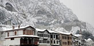 Amasya'da bahar ortasında kar sürprizi