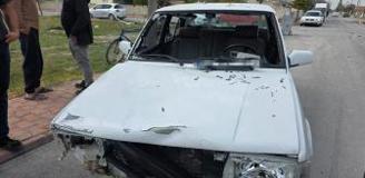 Elektrikli motosikletle otomobil çarpıştı: Sürücünün gözü çıktı