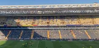 Fenerbahçe tribünleri maç başlar başlamaz futbolcuları ıslıkladı