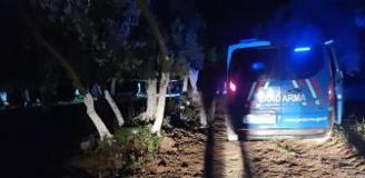 Kendisinden haber alamadığı oğlunu bağ evinde baltayla öldürülmüş halde buldu