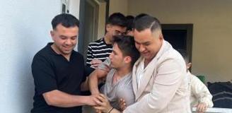 Yarım asırlık gelenek! Bayram namazına gelmeyenleri buz gibi suda uyandırıyorlar