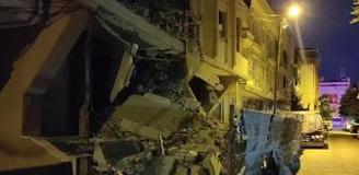 Avcılar'da 6 katlı binada kısmi çökme! Çevre apartmanlar tahliye edildi
