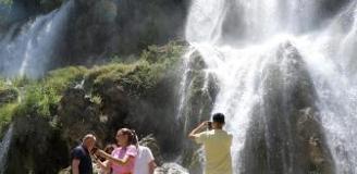 Girlevik Şelalesi bayramda yerli ve yabancı turist akınına uğradı