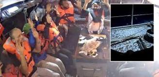 İsrail'in Madleen Gemisi'ne saldırdığı an! Kimyasal sıvı püskürttüler