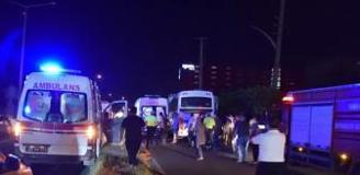 Manisa'da işçi servisi tırla çarpıştı! 20 yaralı