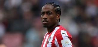 Beşiktaş transferini iptal etmişti! Kyle Walker-Peters, Premier Lig'de kaldı