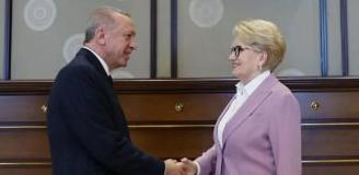 Meral Akşener'in sarı saçlı halini unutun! Yine imaj değiştirdi