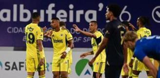 Fenerbahçe ikinci yarıda bulduğu gollerle kazandı