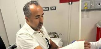 Yıldız futbolcunun çektiği şut kolunu kırdı