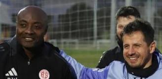 Antalyaspor, 13 oyuncu ve 1 antrenörüne veda etti