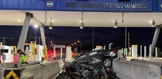 Kuzey Marmara Otoyolu'nda gişelerde feci kaza: Üst düzey yönetici hayatını kaybetti