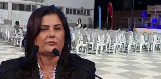 Özlem Çerçioğlu'na soğuk duş! Konser alanındaki sandalyeler boş kaldı