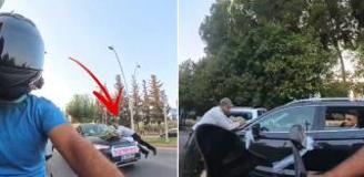 Gelin arabasından bahşiş alabilmek için kaputa atladı