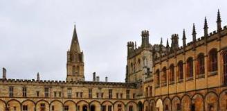 AK Partili Rümeysa Kadak, Oxford'un yeni reklam yüzü oldu