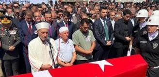 Şehit polislerimiz son yolculuğuna uğurlandı! Bir babanın en zor görevi