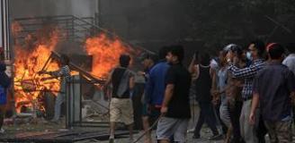 Nepal'de protestolar şiddetlendi! Eski başbakanın eşi yanarak can verdi