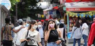 Korona kabusu yeniden hortladı! Vakalar patladı, uzmanlardan maske uyarısı geldi