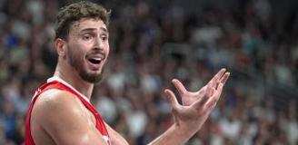 Maç bitti ama atmaya devam ediyor! Alperen'den Yunanistan'a bomba gönderme