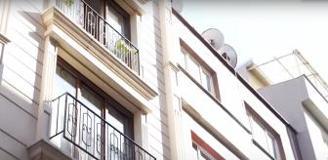 Usta oyuncu Settar Tanrıöğen, kedisiyle birlikte 2 oda bir salon evde yaşıyor