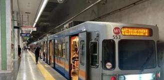 Bakırköy Metro istasyonunda bir kişi raylara atlayarak intihar etti