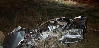 Şarampole uçan araç hurdaya döndü: 2 ölü, 1 yaralı