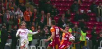 Penaltı mı değil mi? Ünlü yorumcular Türkiye'nin konuştuğu pozisyona son noktayı koydu