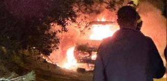 Otomobil patladı, feci şekilde can verdi